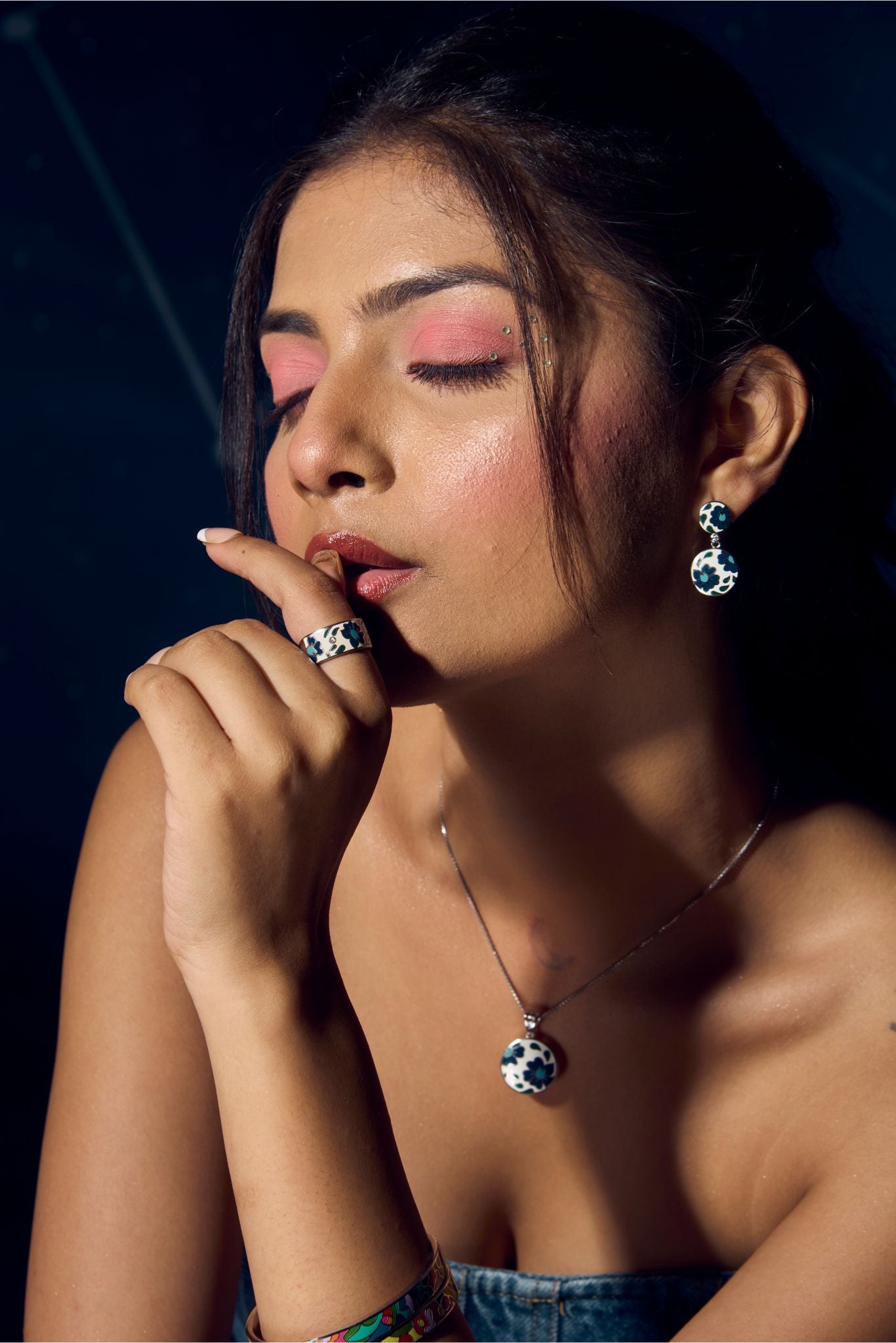 Earing with Pendent Blue Floral